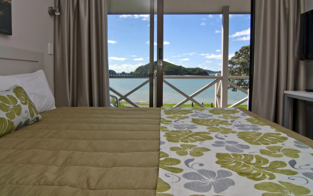 Breakwater Motel
