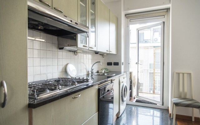Bright Terrace Apartment in University District