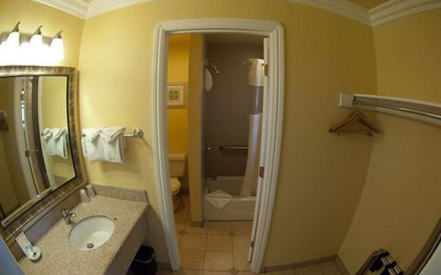 Deer Haven Inn & Suites