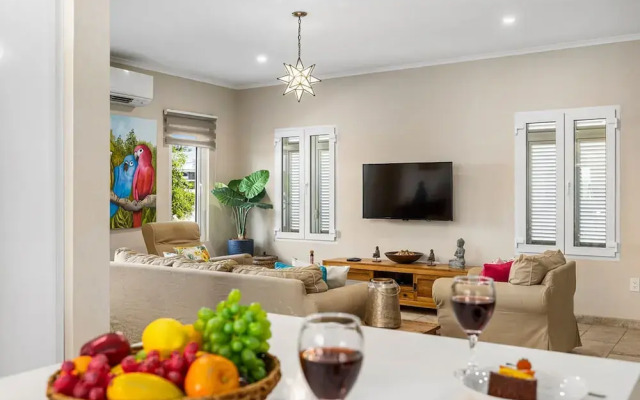 Amazing 4BR 3BA Villa Palm Beach w NEW Pool