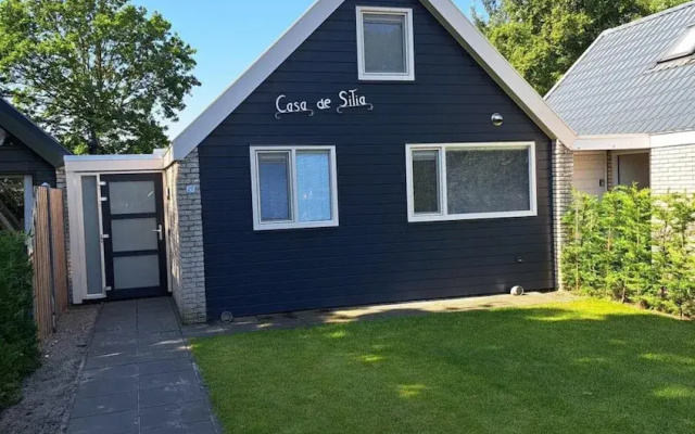 Comfortable and Modern Furnished Holiday Home, Sleeps 6, Wifi on Quiet Holiday Park Close to Beach, Woods and Dunes