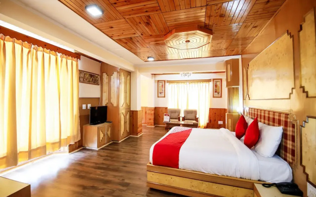 Oyo 18809 Mahamaya Palace