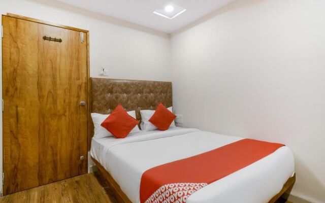 OYO 70998 Hotel Safari Inn