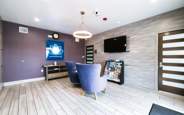 Hotel Blue Spring