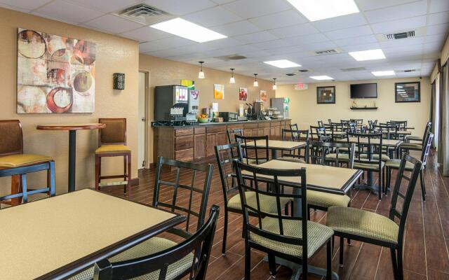 Quality Inn Shawnee I-40