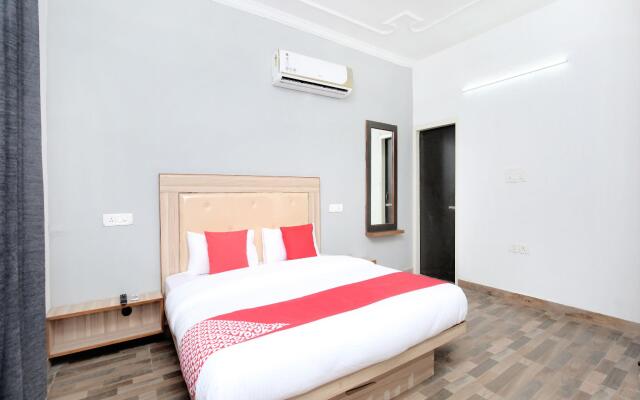 OYO 15143 Hotel Redstone