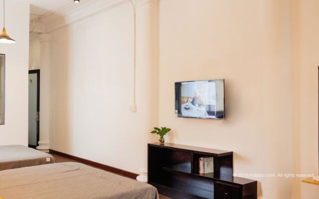 Parfait Studio private Balcony CBD