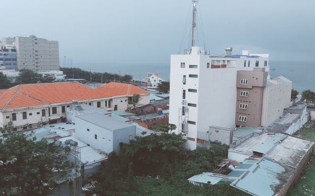 Lighthouse Hotel