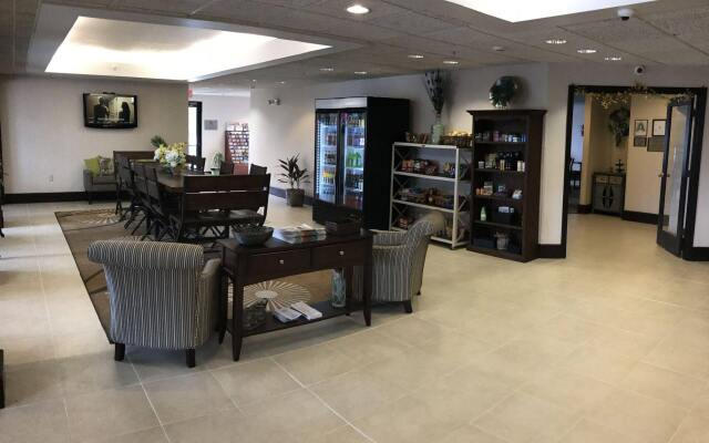 Greenfield Inn & Suites Owensboro, KY Airport