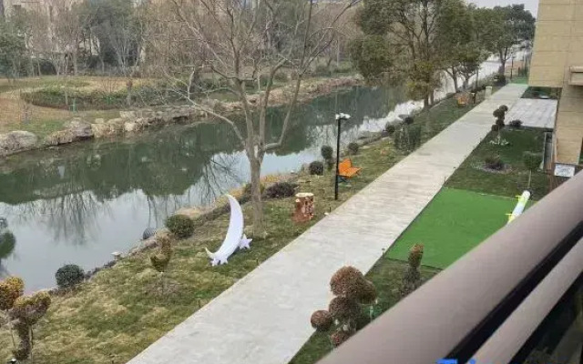 Yishu Waterfront Hotel