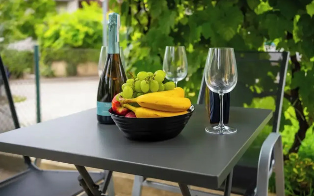 Family Friendly Apartment With Parking