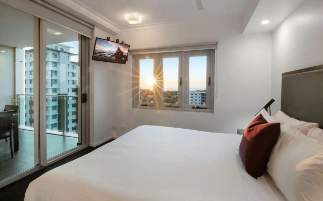 H on Mitchell Apartment Hotel