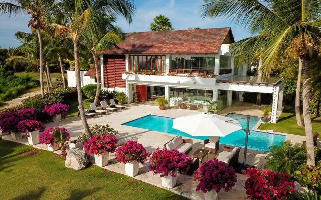 Oceanview Lux Villa - With Eden Roc Club Access