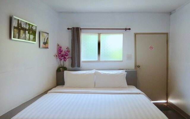 Stay With Me Guesthouse
