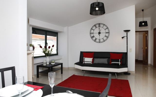 Wondrous Terrace Apartment in Cascais Center