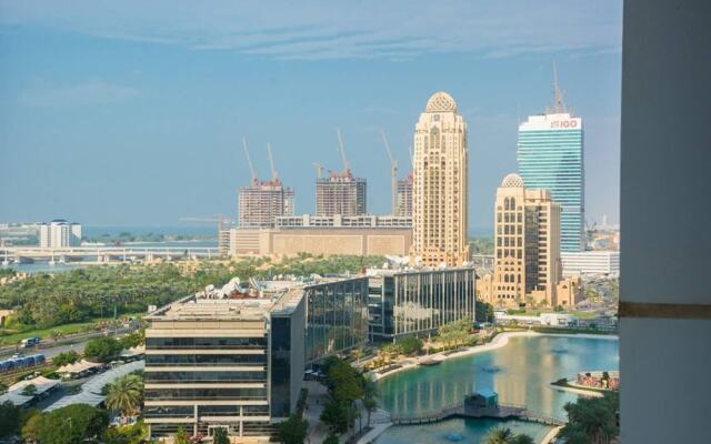 Amazing Gateway in the Marina Dubai