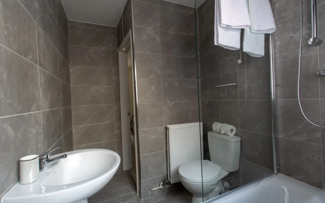 Lux Apartments 3 Bedroom House - Gorst