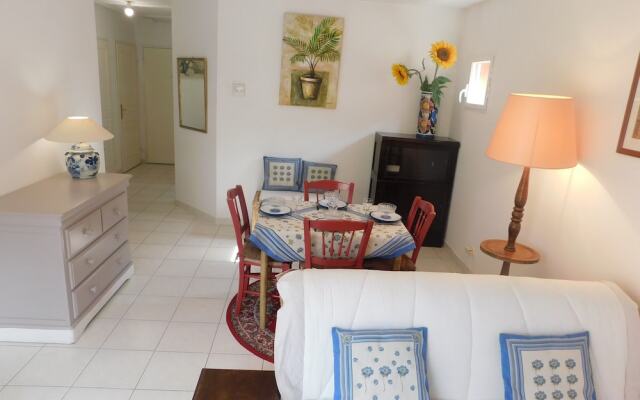 T2, Le Clos de la Reine, climatisation et parking privé