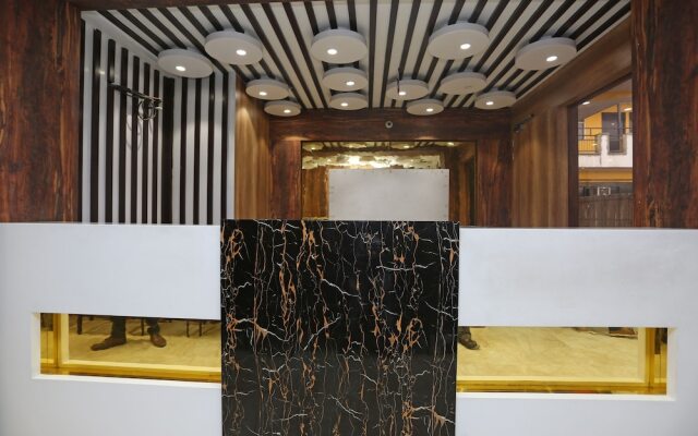 OYO 27864 Hotel Samrat