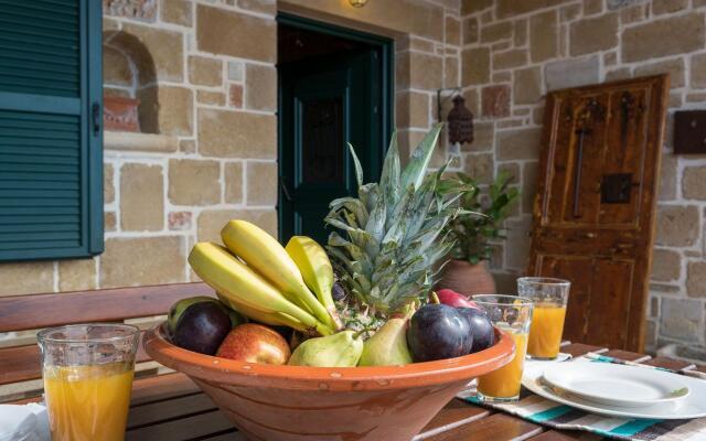 Athina Traditional Villa | Stalos