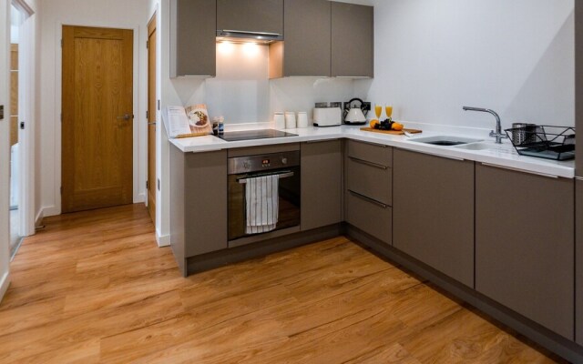 Luxury Reading Apartment