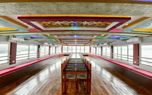 Oyo 24290 Houseboat Anugraha Deluxe