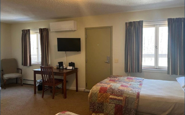 The Upper Pass Lodge at Magic Mountain