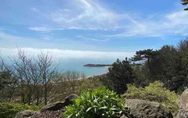 Stunning Apartment in Clifton Gardens, Westend
