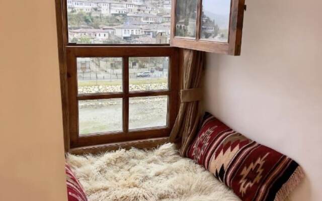 Hotel & Traditional Food Ansel