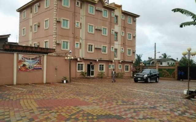 Keviz Hotel