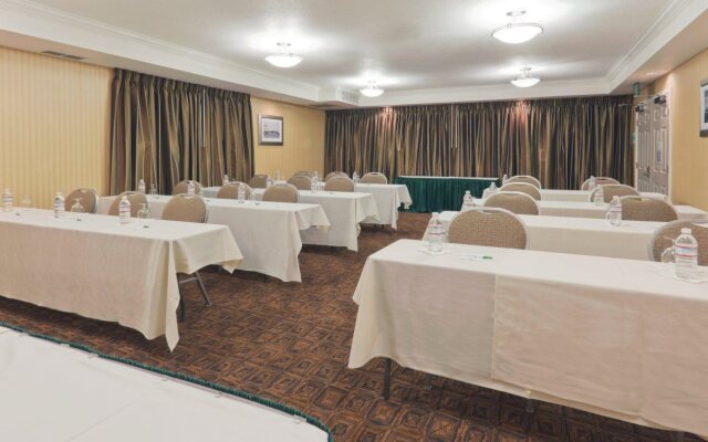 Holiday Inn Hotel & Suites San Mateo-San Francisco SFO by IHG