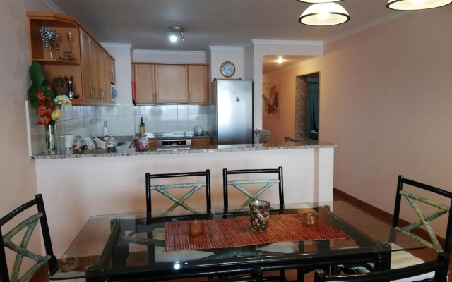 By the Beach & Pool Apartment