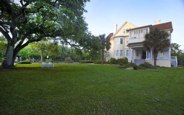 Sealy Hutchings Mansion by RedAwning