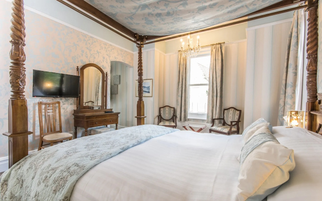Grovefield Manor