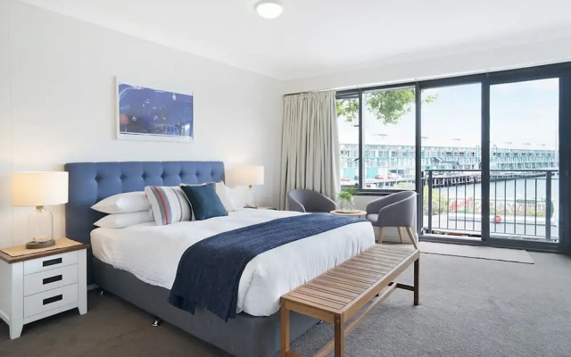 King Size Studio With Water View, Walk To The City – Guest Rooms – Sydney