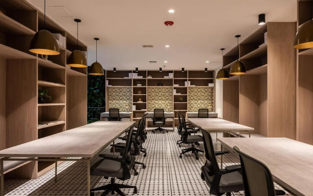 Nakúa Stay + Work