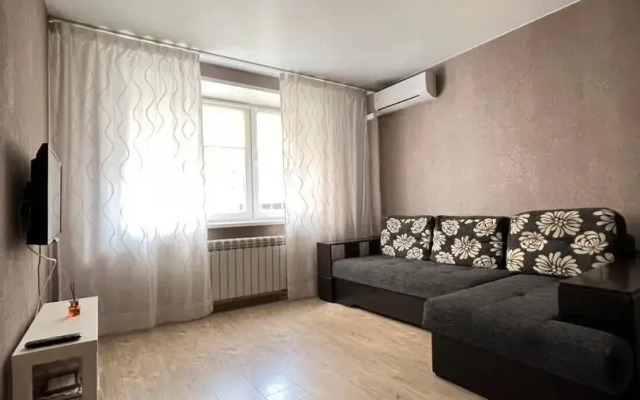 Apartments on Matrosova street 16