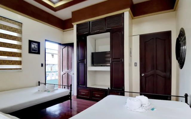 Den Den Guesthouse