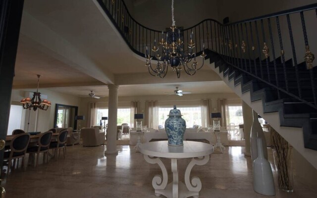 7 Bedrooms Luxury Colonial Villa Complete New 2017