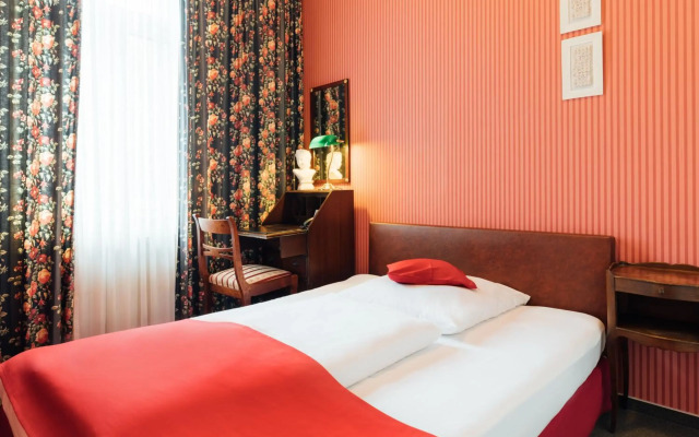 Das Kleine Hotel