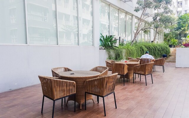 Comfy Studio Apartment @ Skylounge Tamansari