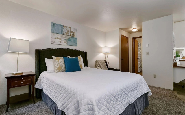 Bond Hotel and Extended Stay