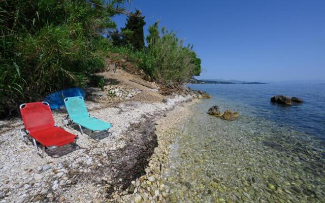 Kaliva Country House with private beach access and pool