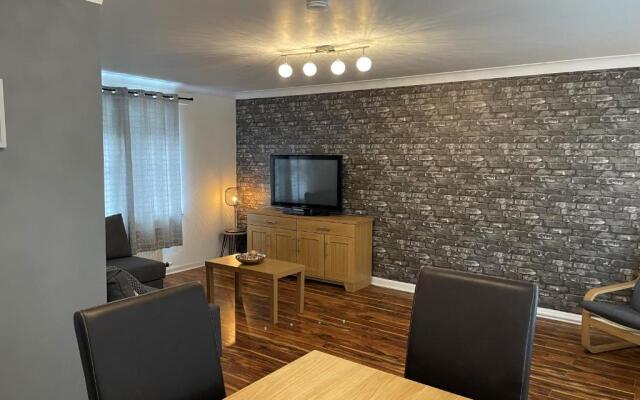 Beautiful 2-bed Apartment in Renfrew