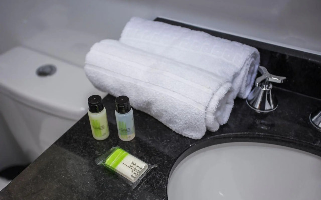 Studio com Cama e Sofá-Cama de Casal - ALL2011