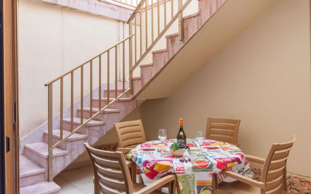 Merill Pool and Sea, charming Apart 1