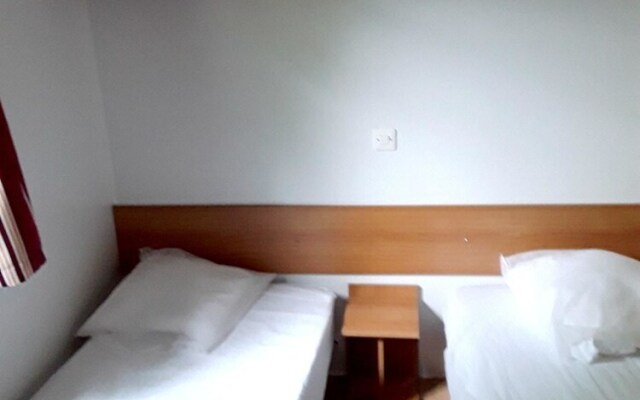 Chalet With 2 Bedrooms in Saint-paul-lès-dax, With Terrace and Wifi -