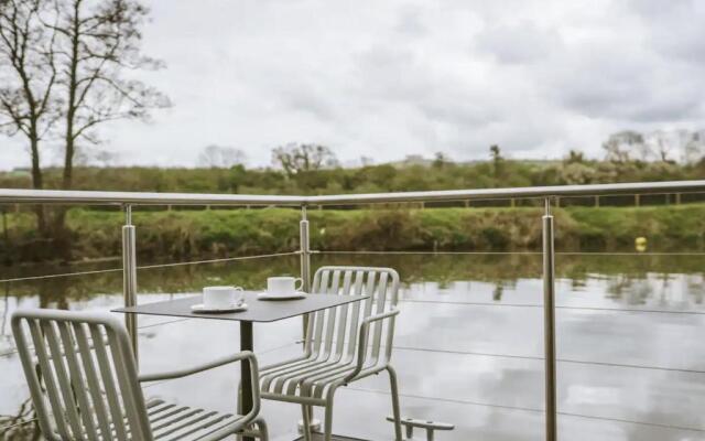 Water Cabin - 10 Mins from Bath (New listing)