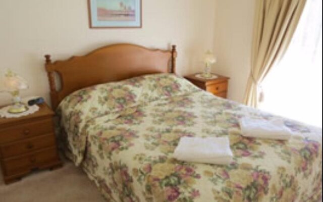 'Gracelands' Unit Six