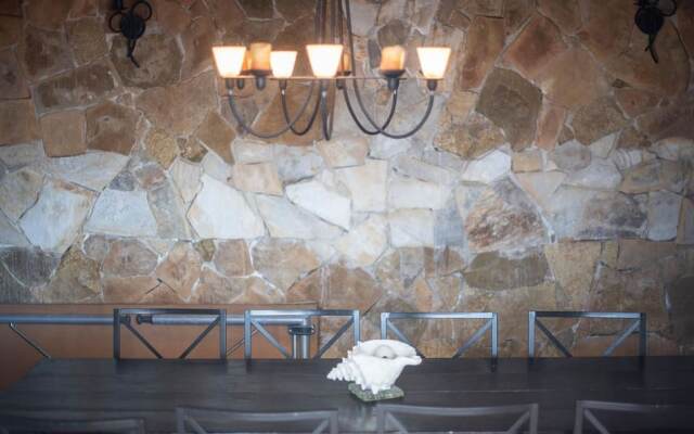 Modern House 2 Km From The Beach (R87)